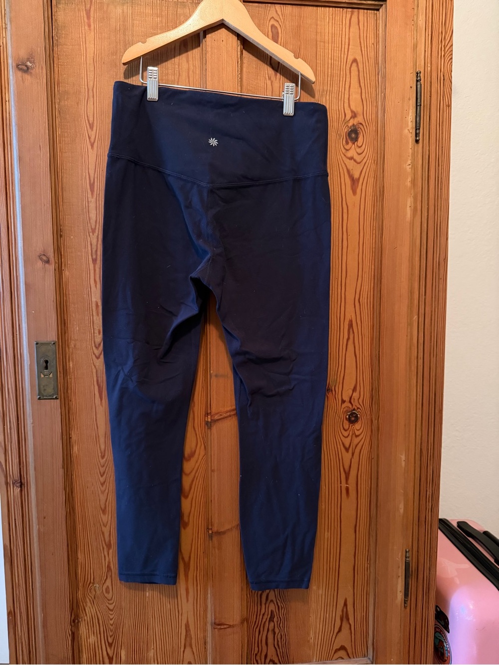 Athleta Navy women 7/8 tights Leggings with Signature Star Logo